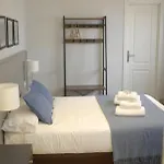 La Perla Guest house *