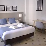 La Perla Guest house *